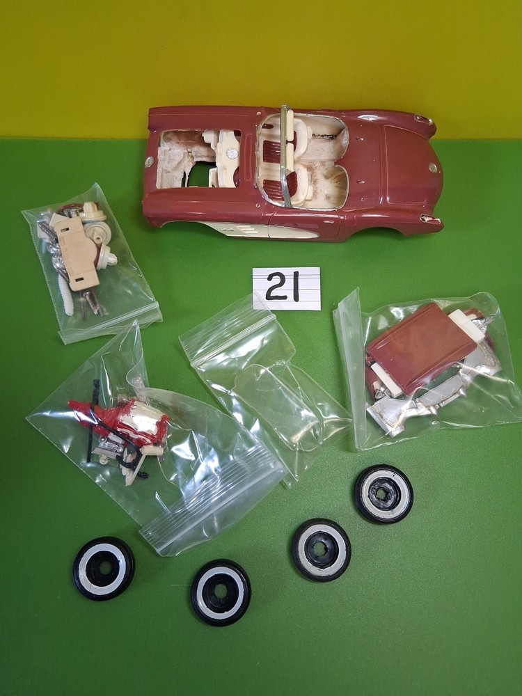 VINTAGE 1960 CHEV CORVETEE MODEL KIT UNKNOWN BRAND *PARTS ONLY*