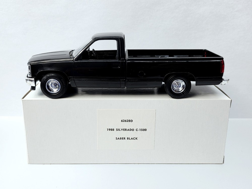 1988 CHEVROLET SILVERADO C-1500 SABRE BLACK PROMO MODEL KIT IN BOX VERY NICE!!!