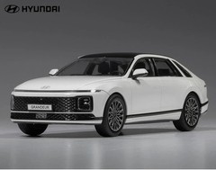 Academy 1/24 Hyundai Grandeur GN7 Azera Model Kit MCP No Paint #15620 Korea