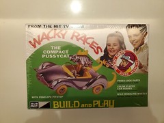 Wacky Races Compact Pussycat Penelope Pitstop 1:25 Model Kit *NEW* L1