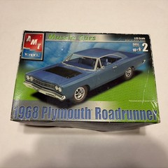 AMT Ertl 1968 Plymouth Road Runner 1/25 Model Kit #31549 Sealed Parts NOS