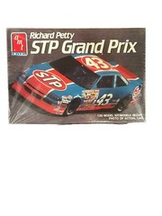 AMT #43 STP Pontiac Grand Prix 1/25 Scale Kit 6728 NEW SEALED 1