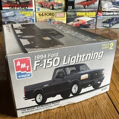 AMT Ertl 6153 1/25 Scale 1994 Ford F-150 Lightning Pickup Plastic Model Kit