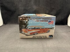 Atlantis 1957 Chevy Nomad 2 Door Station Wagon 1:25 SC Plastic Model Kit H1260