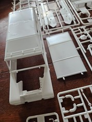Revell 1/24 Land Rover Series III 109 85-4498 Body & Suspension Parts Stk R30