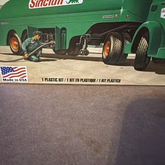 Atlantis H1402 White-Fruehauf Sinclair Gas Truck 1:48 Plastic Model Kit – Sealed