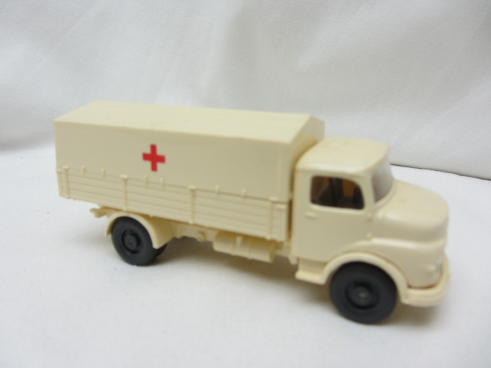Wiking HO Scale Various Mercedes Cargo Trucks Deutsche Bahn and Red Cross U Pick