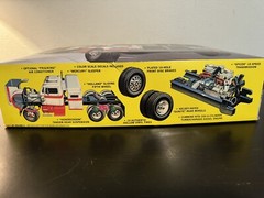 AMT By Round 2 AMT724/06 White Western Star Retro Deluxe 1/25 Scale Model Kit