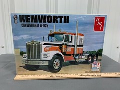AMT Kenworth W-925 Retro Deluxe Semi Truck 1:25 Factory Sealed NEW #1021