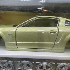 Maisto Assembly Line 2006 Ford Mustang GT Coupe 1:24 Die Cast Model Kit Lime Grn