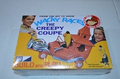 Wacky Races The Creepy Coupe Press-Lock Plastic Model Car Kit MPC New