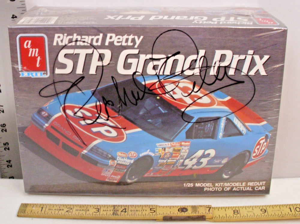 AMT RICHARD PETTY STP 1990 GRAND PRIX MODEL KIT 6728 1:25 SEALED SIGNED