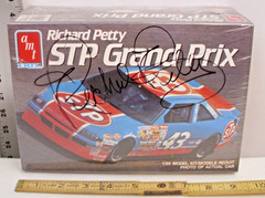 AMT RICHARD PETTY STP 1990 GRAND PRIX MODEL KIT 6728 1:25 SEALED SIGNED