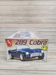 AMT Ertl 6587 1/25 Scale 1964 Ford Shelby Cobra 289 Roadster Model Kit Sealed
