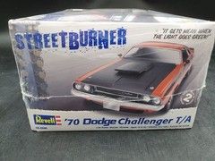 🚦😎Revell Street Burner 1970 Dodge Challenger T/A 1:24 Model Kit 85-2596 Sealed