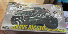 vintage 2001 Revell Grave Digger Monster Truck 1/25 Model Sealed # 85-1901