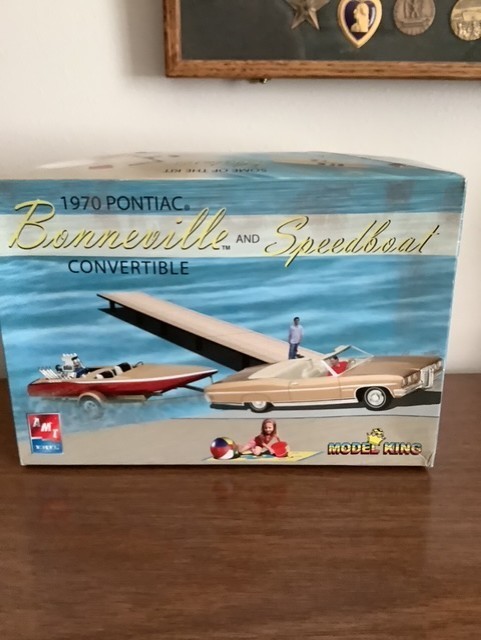 AMT 1970 Pontiac Bonneville And Speedboat/Trailer 1/25