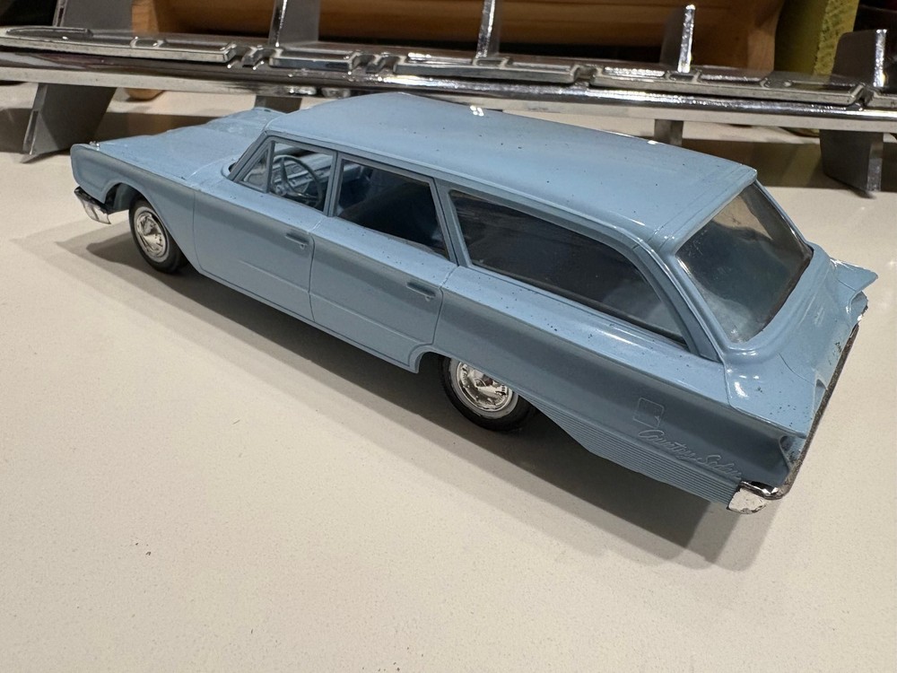 1960 Ford Country Sedan Dealer Promo Model Car