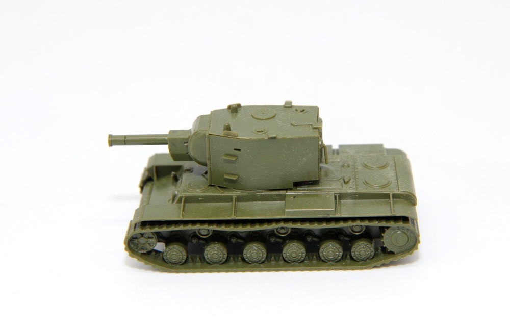 ZVEZDA 1/100 WWII Soviet FV-2 Heavy Tank Open Built