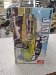 AMT 1/25 Scale AMT1219 1972 GMC Jimmy Model Kit