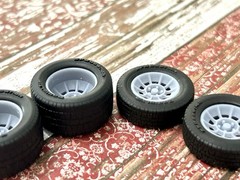1/24 Scale: 15-inch “Amer. Racing Vector” Resin Wheels W/ Wide Rear Tires￼