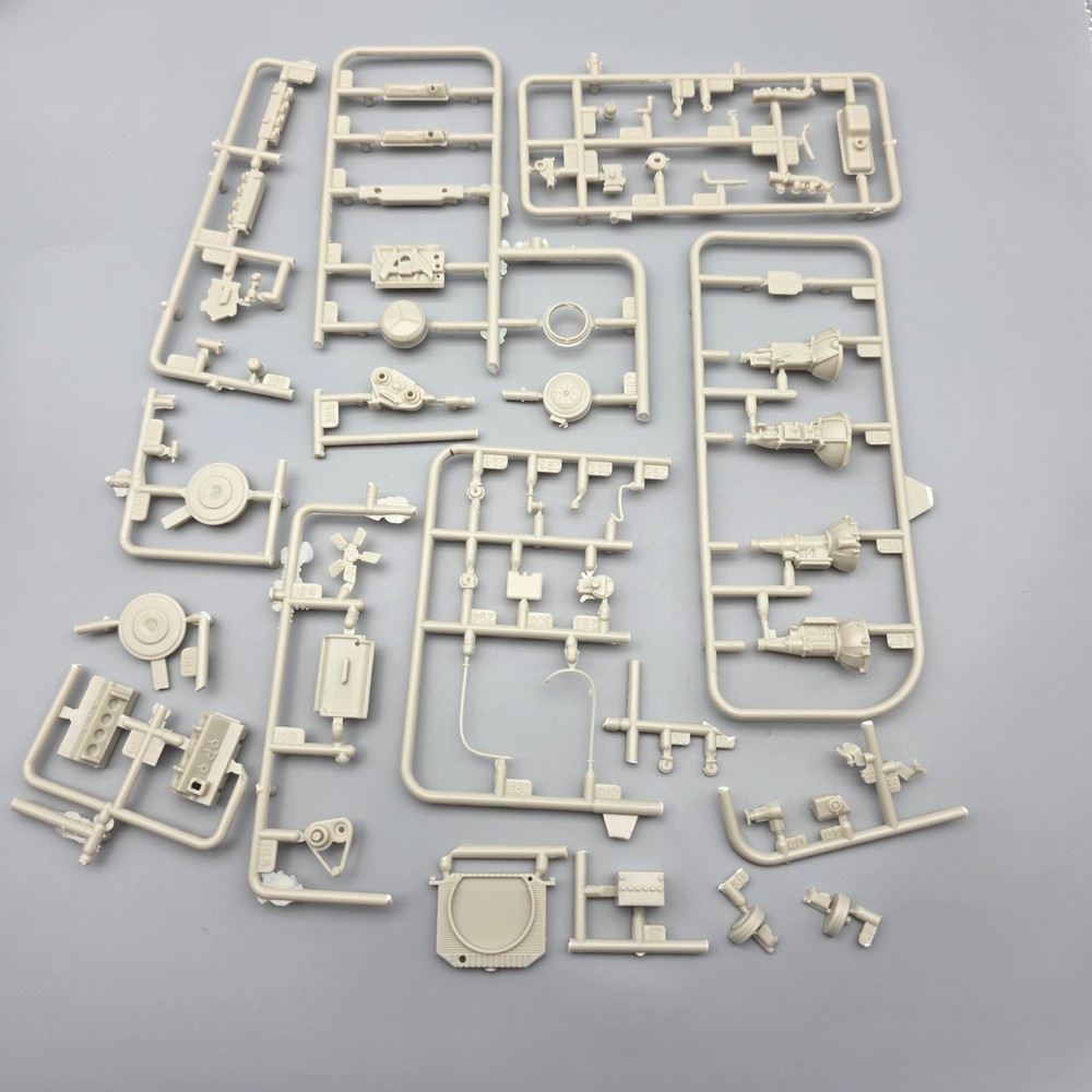 Moebius 1/25 1970 Ford F-350 Parts Kitbash Engine Motor