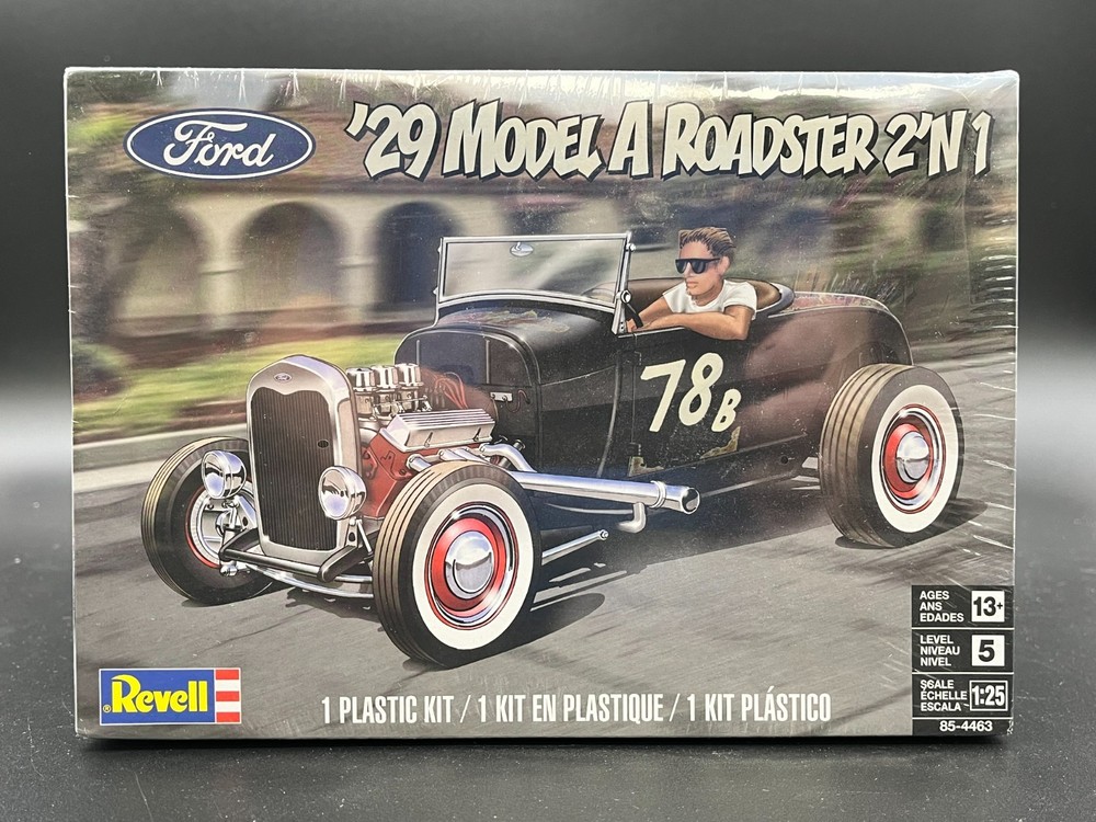 REVELL ’29 FORD MODEL A ROADSTER 2’n 1 MODEL KIT 1/25 SCALE