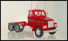 Volvo N 10 & Trailer 1:32 AMT Ertl Kit 6628 Factory Sealed Snap Fast