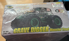 vintage 2001 Revell Grave Digger Monster Truck 1/25 Model Sealed # 85-1901