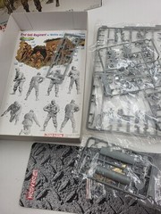8 Vintage Model Military Kits, Tanks, Rangers And Figures