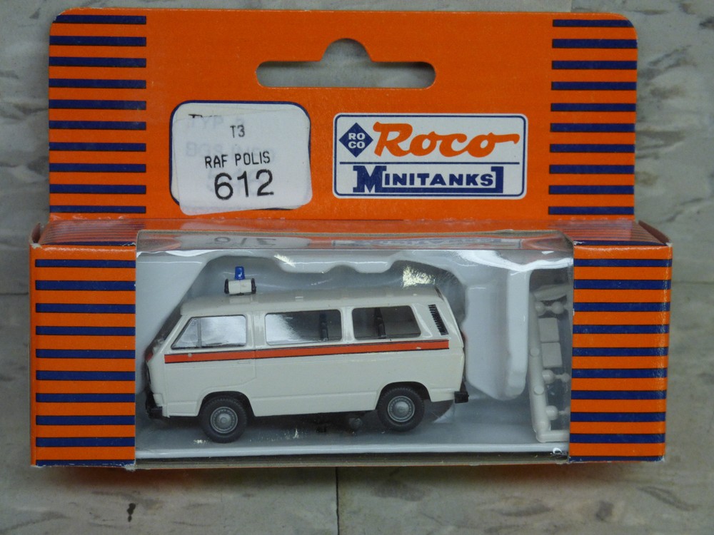 Roco Minitanks / Herpa (New) Modern RAF T3 Police Van Lot 286