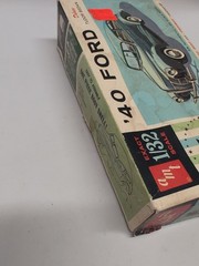 AMT 7240 Kit ’40 FORD DELUXE TUDOR SEDAN All Stars Open Box