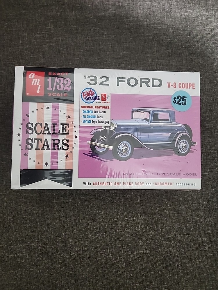 AMT Scale Stars 1932 Ford V-8 Coupe 1/32 Scale Model Kit