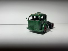 Atlantis White-Fruehauf Gasoline Truck – Sinclair Dino 1:48 Scale (Built Model)