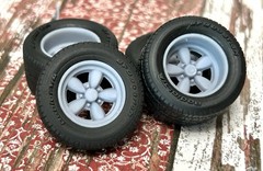 1/24 Scale: 15-inch “Daisy Mags” Resin Wheels W/ Wide Rear Tires