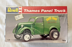 Revell Thames Panel Truck 1/25 Scale Plastic Model Kit Factory Sealed