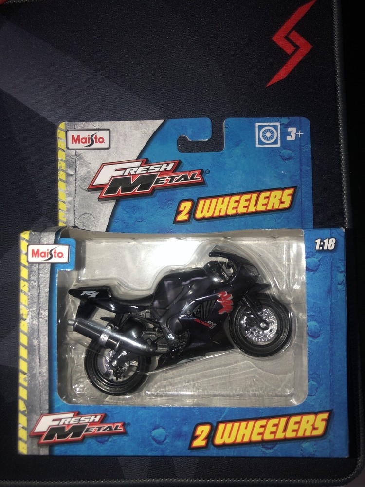 NIB MAISTO 1/18 DIECAST REPLICA YAMAHA R1 1000 MOTORCYCLE BLACK RED SILVER