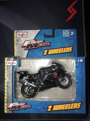 NIB MAISTO 1/18 DIECAST REPLICA YAMAHA R1 1000 MOTORCYCLE BLACK RED SILVER