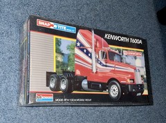 Monogram 1:32 Snap Title Kenworth T600A Truck Model Kit / SEALED