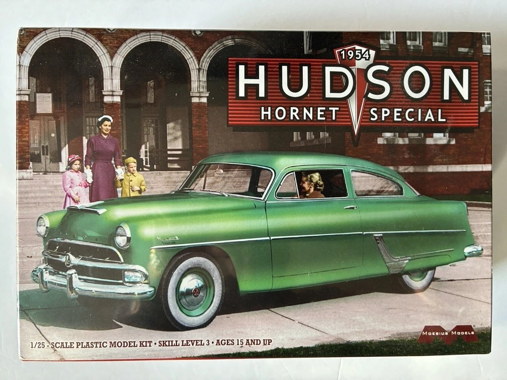 MOEBIUS MODELS 1954 HUDSON HORNET SPECIAL 1/25 SCALE MODEL KIT