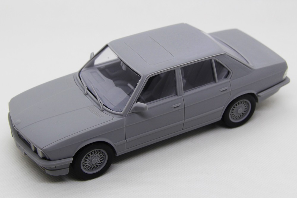 1/24 Resin Kit German E28-Style Sports Sedan Stock Version