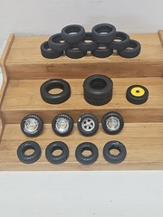 Tires & Wheels 1:25 Scale Model Car Parts Lot Assortment 21 Wheels.