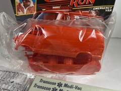 VINTAGE 1981-THE CANNONBALL RUN EMERGENCY VAN-Factory Sealed Parts Bag/Model Car