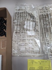 AMT/ERTL 8137 Diamond Reo Semi Tractor 1/25 Model Kit Factory Selaed Parts