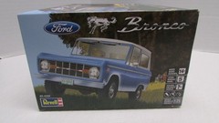 Revell Ford Bronco 1:25 Scale Plastic Model Kit Sealed 85-4320 NEW open box