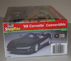 Revell 98 Corvette Convertible SnapTite 1:25 Model Kit Rolling Wheels New