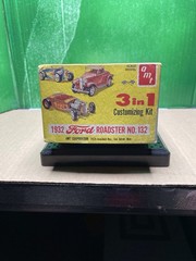 AMT 3 in 1 1932 Model ‘B’ Ford Roadster Customizing Kit No.132 w/ Decals