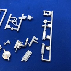 C NOTE Ford 5.0 302 Engine W 4 BBL & HO EFI Intake 1:25 RVL LBR Model Parts