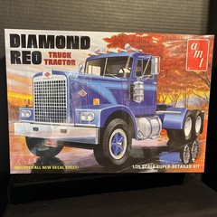 AMT 1500 DIAMOND REO TRUCK TRACTOR MODEL KIT-NIB-1/25 SCALE