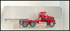 Volvo N 10 & Trailer 1:32 AMT Ertl Kit 6628 Factory Sealed Snap Fast